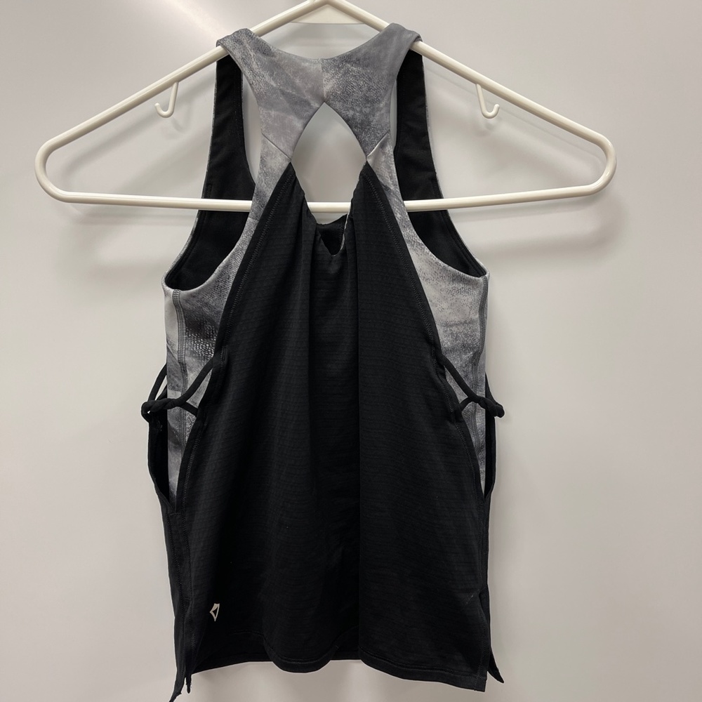 Lululemon Ivivva Twist and Flow Athletic Top Sz 7‎
